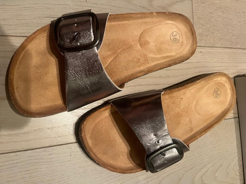 Slippers - NIEUW, Kleding | Dames, Ophalen of Verzenden, Nieuw, Slippers
