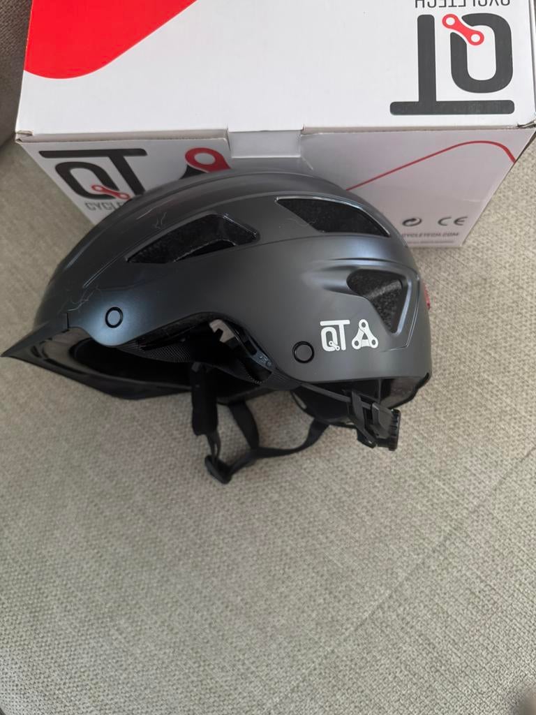 Nieuwe fietshelm met gëintegreerd achterlicht maat: 59-61 cm, Neuf, QT Cycletech, Enlèvement, L