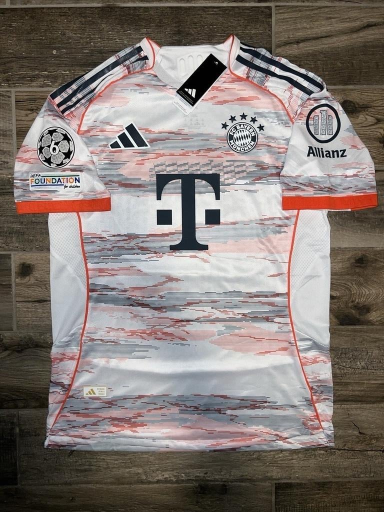 Bayern München Voetbal Uitshirt Orgineel Nieuw 2026, Ophalen of Verzenden, Zo goed als nieuw
