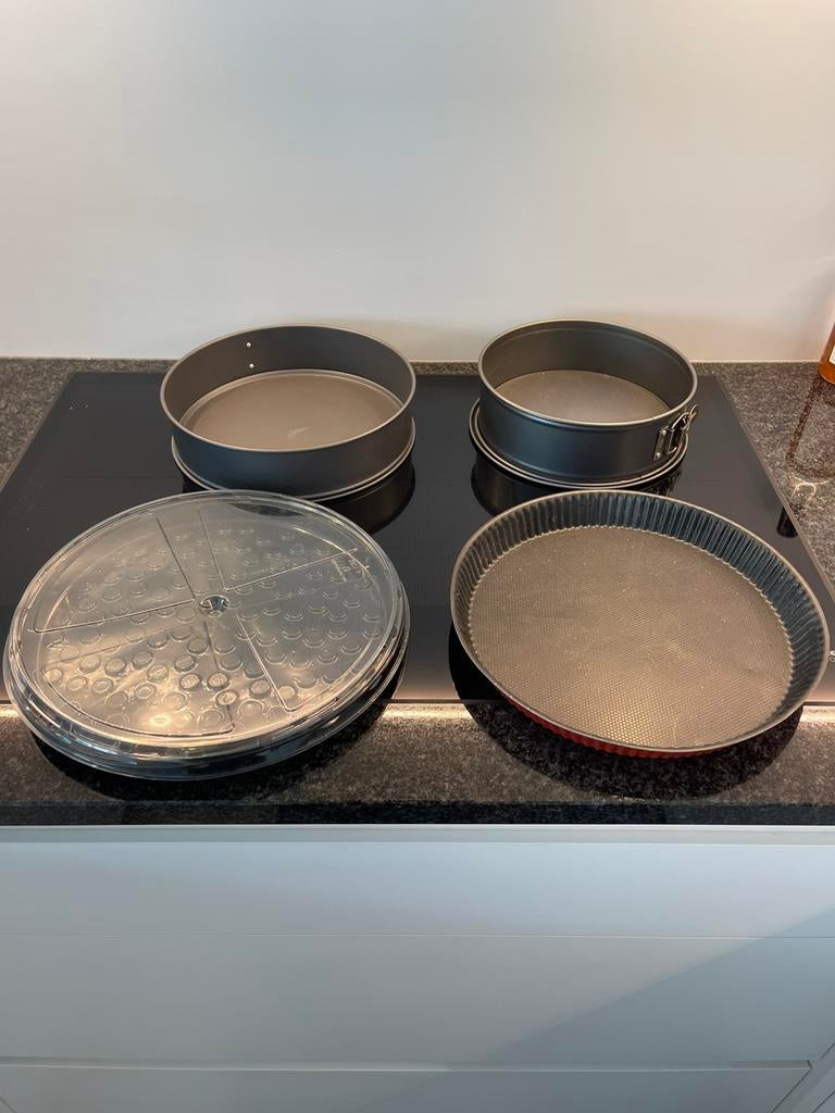 Bakvormen en springvormen, Huis en Inrichting, Keuken | Potten en Pannen, Ophalen of Verzenden, Zo goed als nieuw