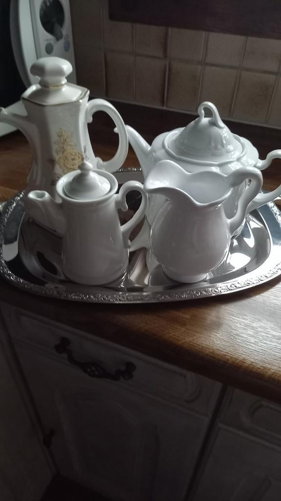 Oude koffiekan , theepot , melkkan en schotel, Ophalen of Verzenden