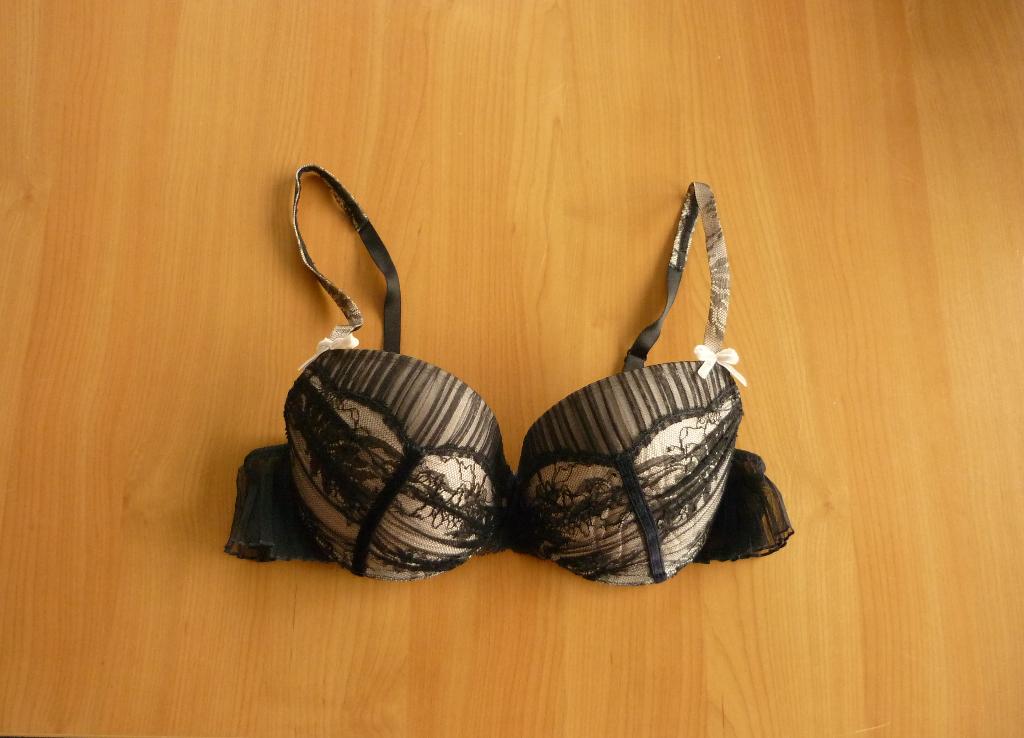 Zwart-beige kanten push-up BH beha van Chantelle  Maat 70B, Ophalen of Verzenden, Zwart, BH