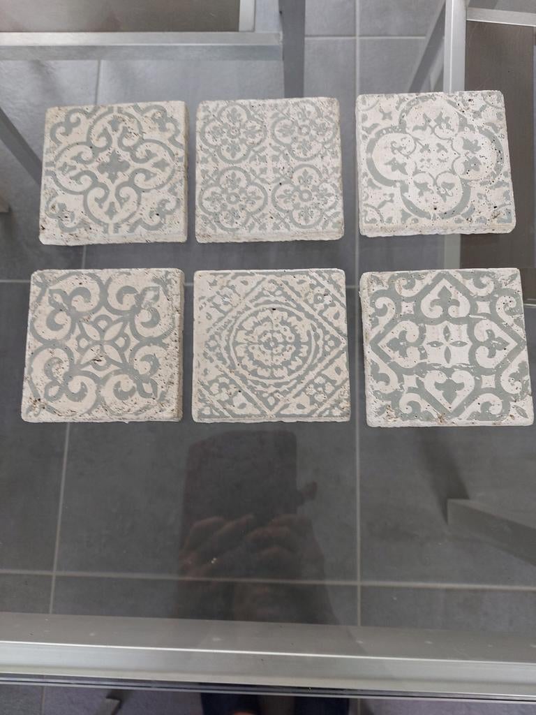 Sous verre en carreaux de ciment, Enlèvement, Comme neuf