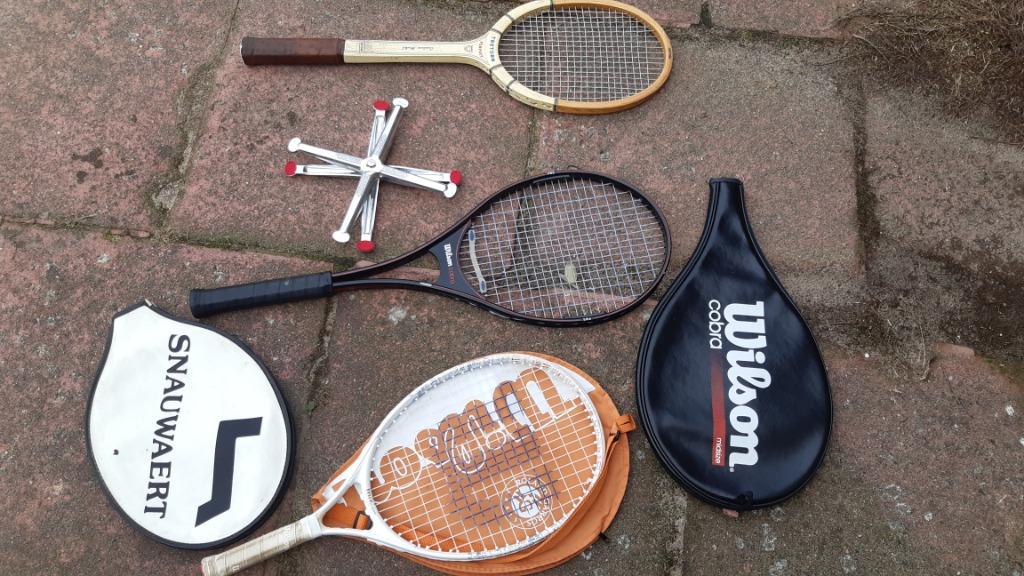 3 Tennis raketten 2 van Wilson en 1 Snauwaert en racket pers, Sport en Fitness, Tennis, Ophalen, Racket, Wilson