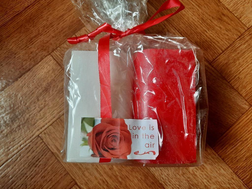 set 2 hart kaarsen rood en wit assortie , Ophalen of Verzenden, Nieuw, Wit