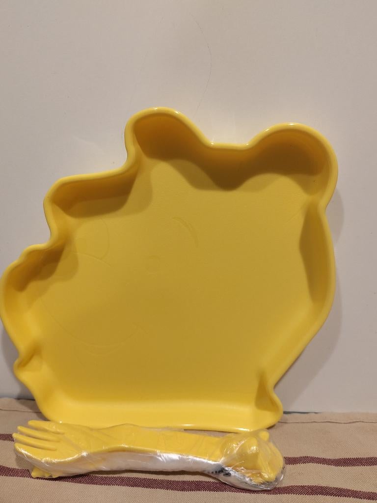 TUPPERWARE: Disney plate Winnie the Pooh + cuttlery, Huis en Inrichting, Ophalen of Verzenden, Nieuw, Geel, Bak of Kom