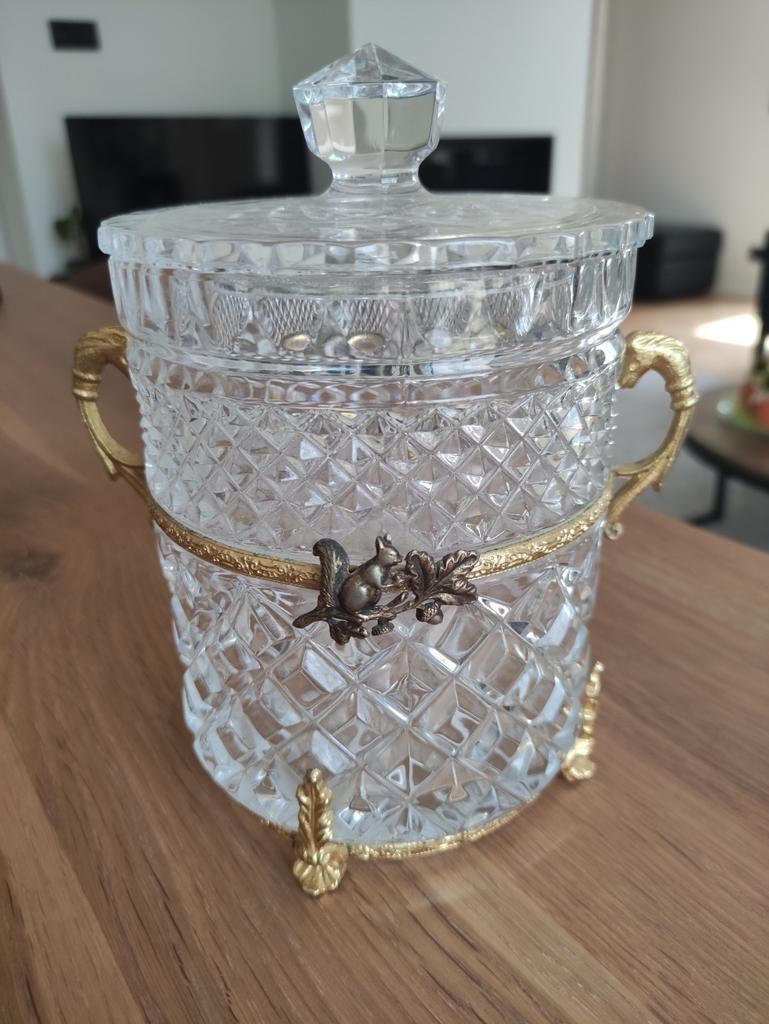 Bombonière in geslepen kristal, Ophalen