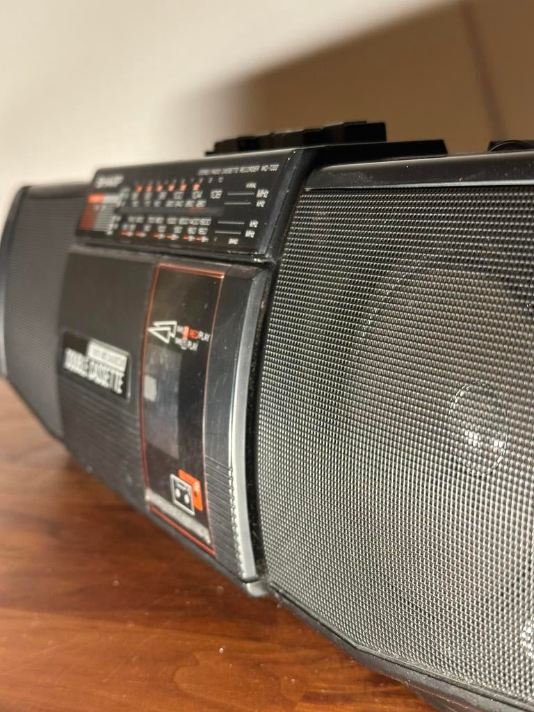 Sharp FM radio met casettendeck op stroom of batterijen, Enlèvement ou Envoi, Utilisé, Radio