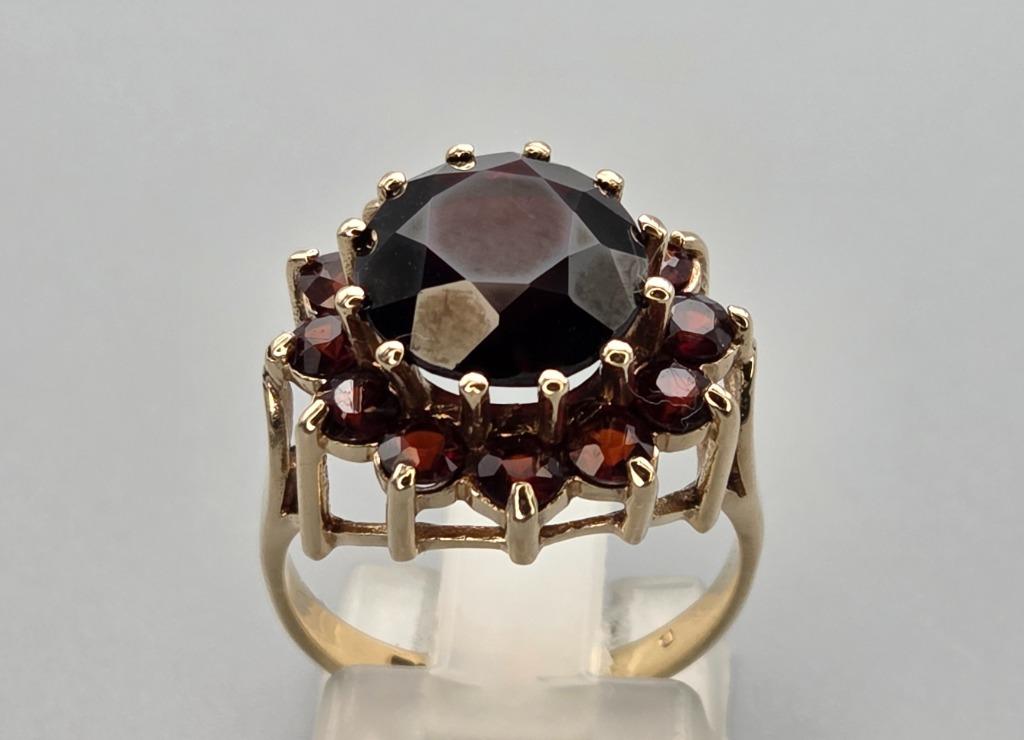 Gouden Vintage cocktailring met edelsteen granaat. 2025/592., Handtassen en Accessoires, Antieke sieraden, Verzenden, Goud, Ring