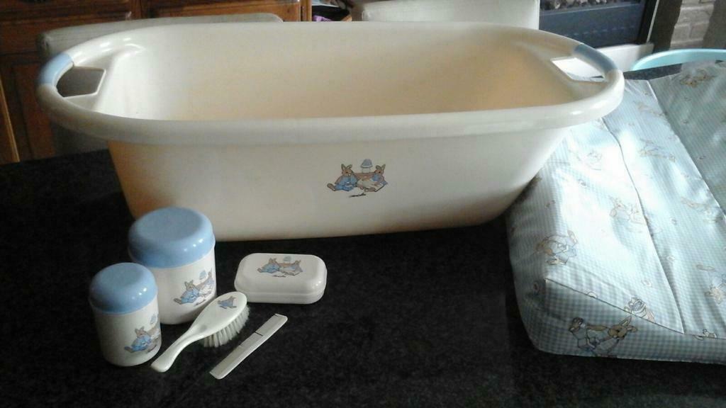 babybad ,verzorgingskussen en toebehoren, Ophalen, Badje