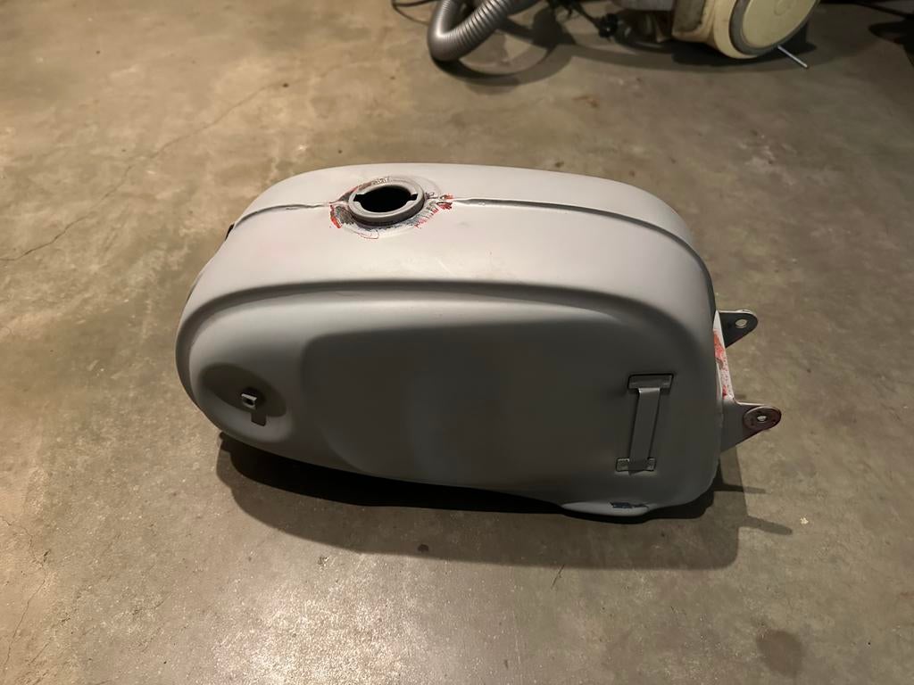 Honda c110 benzinetank, Vélos & Vélomoteurs, Pièces de cyclomoteur | Oldtimers & Ancêtres, Enlèvement, Comme neuf