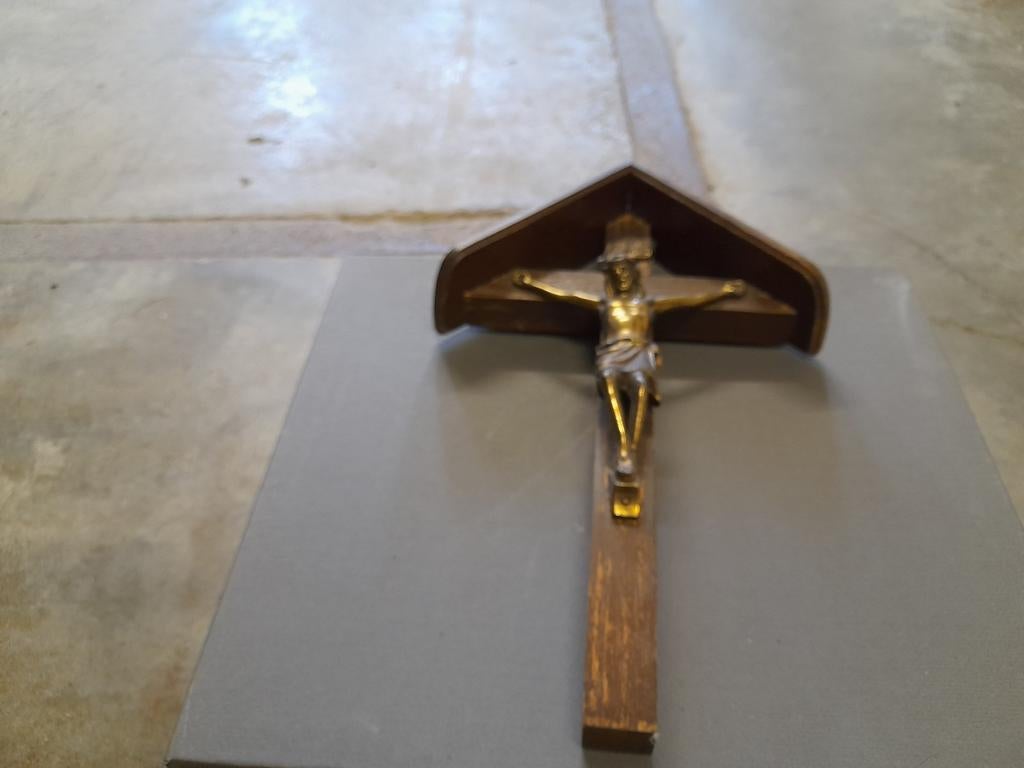 Christ en bois., Enlèvement ou Envoi, Utilisé