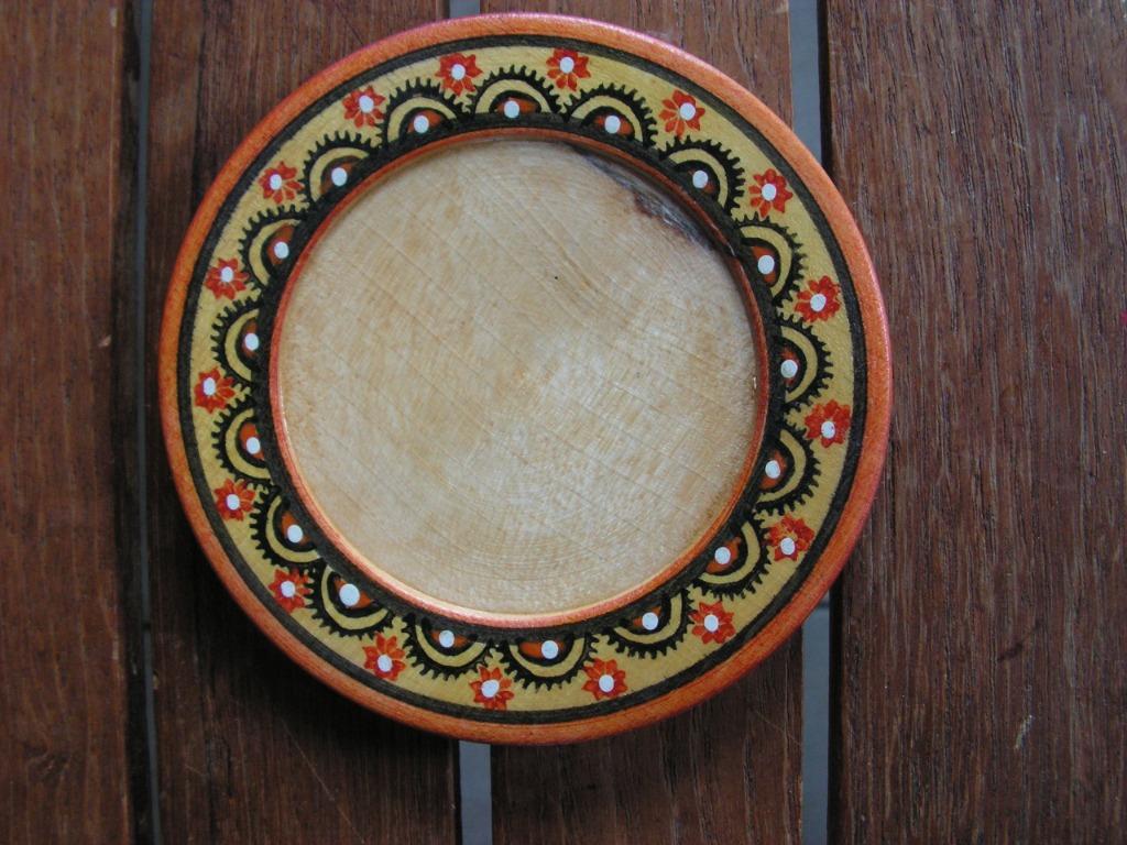 Plat en bois traditionnel vintage Roumanie, Antiquités & Art, Enlèvement ou Envoi