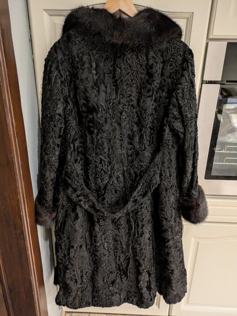 Echte pelzen mantel astrakan  perfect voor carnaval, Kleding | Dames, Jassen | Winter, Ophalen, Zo goed als nieuw, Zwart