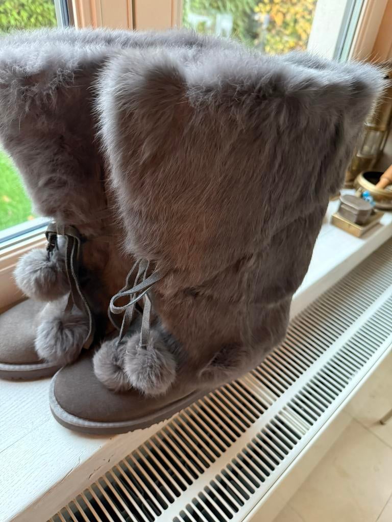 Mooie Winterlaarzen met bont 39/40 grijs, Ophalen, Hoge laarzen, LUXE AUSTRALIA, Nieuw