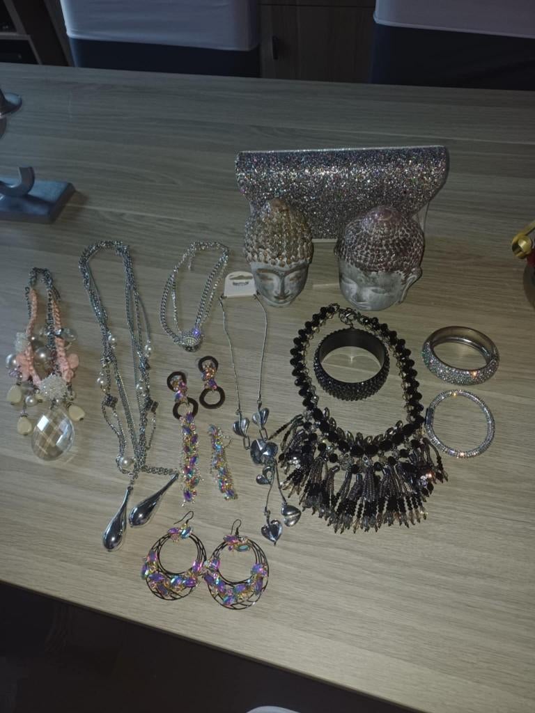 bijoux, Autres couleurs, Avec pendentif, Enlèvement, Utilisé