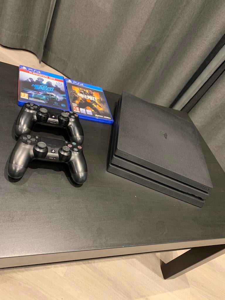PlayStation 4 Pro 1TB, Ophalen, Met games, Met 2 controllers, Zo goed als nieuw