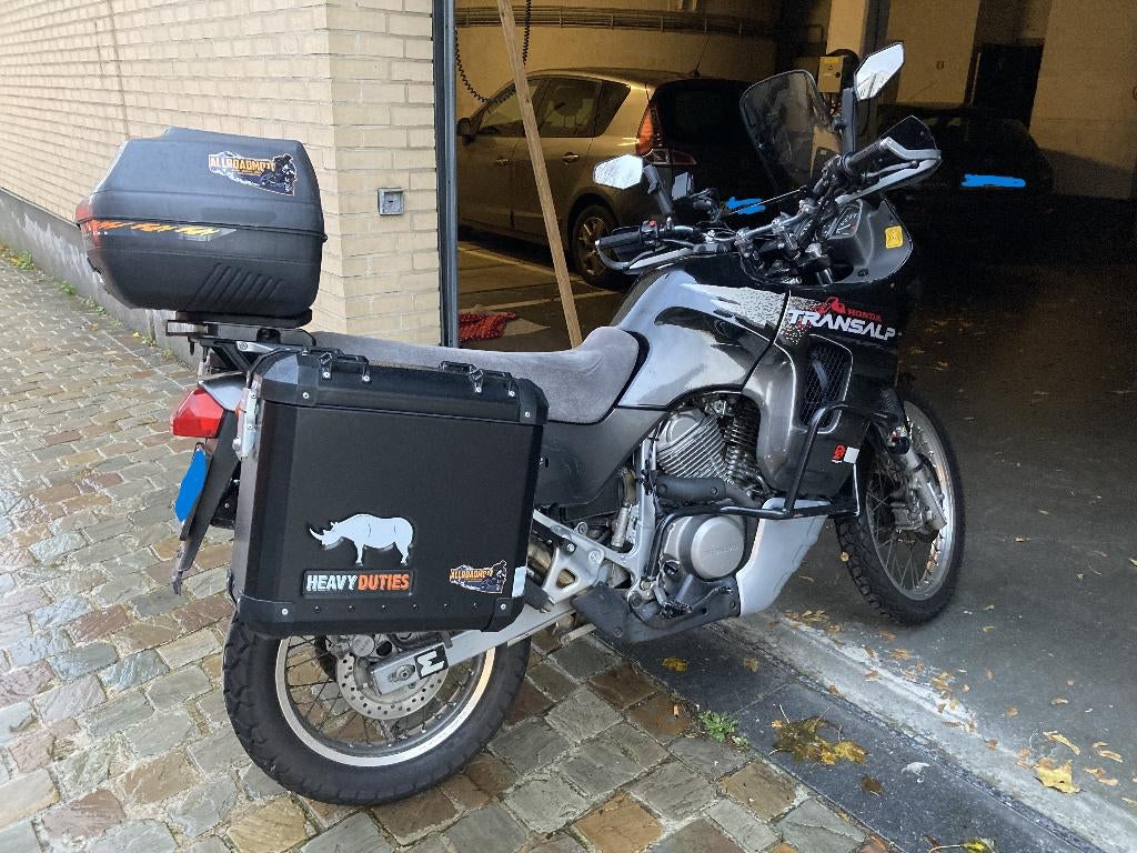 Honda Transalp  PD010 (XL600V) , Permis Moto A, 2 cylindres, Particulier, Éclairage LED