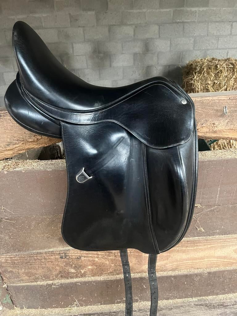 Bates cair inova zadel 17,5 inch, Dieren en Toebehoren, Ophalen, Zo goed als nieuw, Dressuur