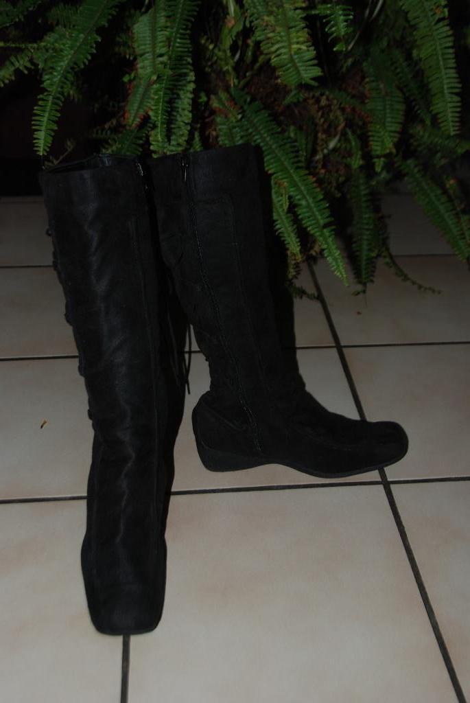 Bottes hautes noires à talon compensé Pointure 41comme NEUF, Enlèvement ou Envoi, Comme neuf, Trend One, Bottes hautes