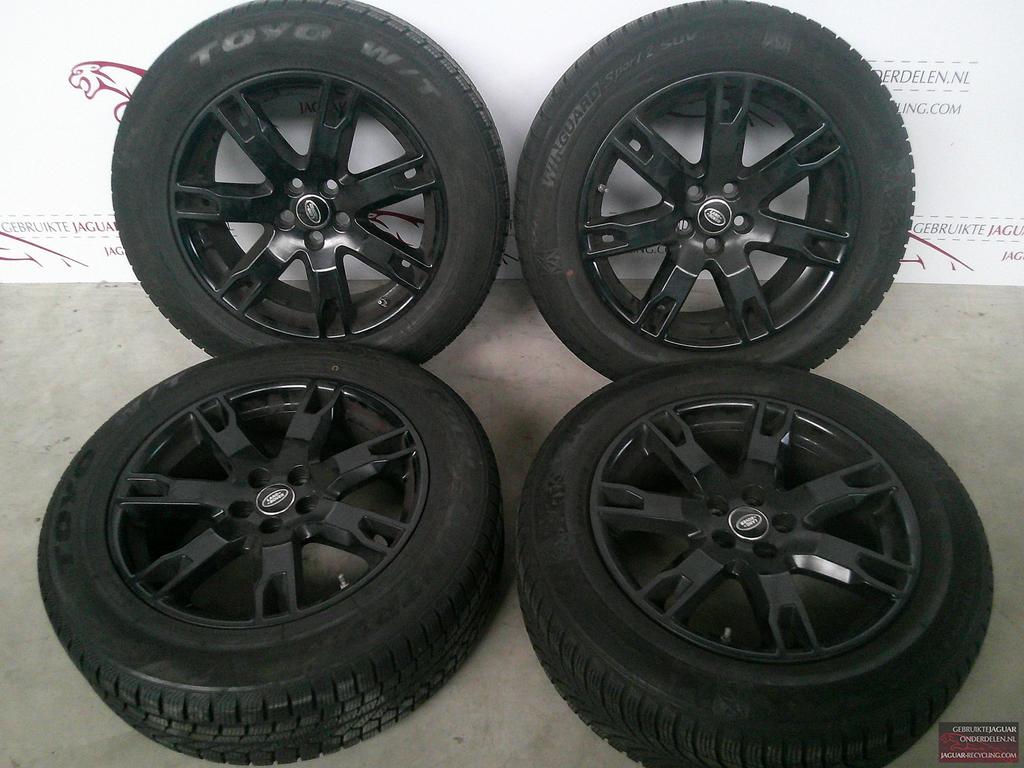 18″ Evoque zwarte velgen set met winterbanden, Ophalen of Verzenden, Gebruikt, Terreinwagen, Velg(en)