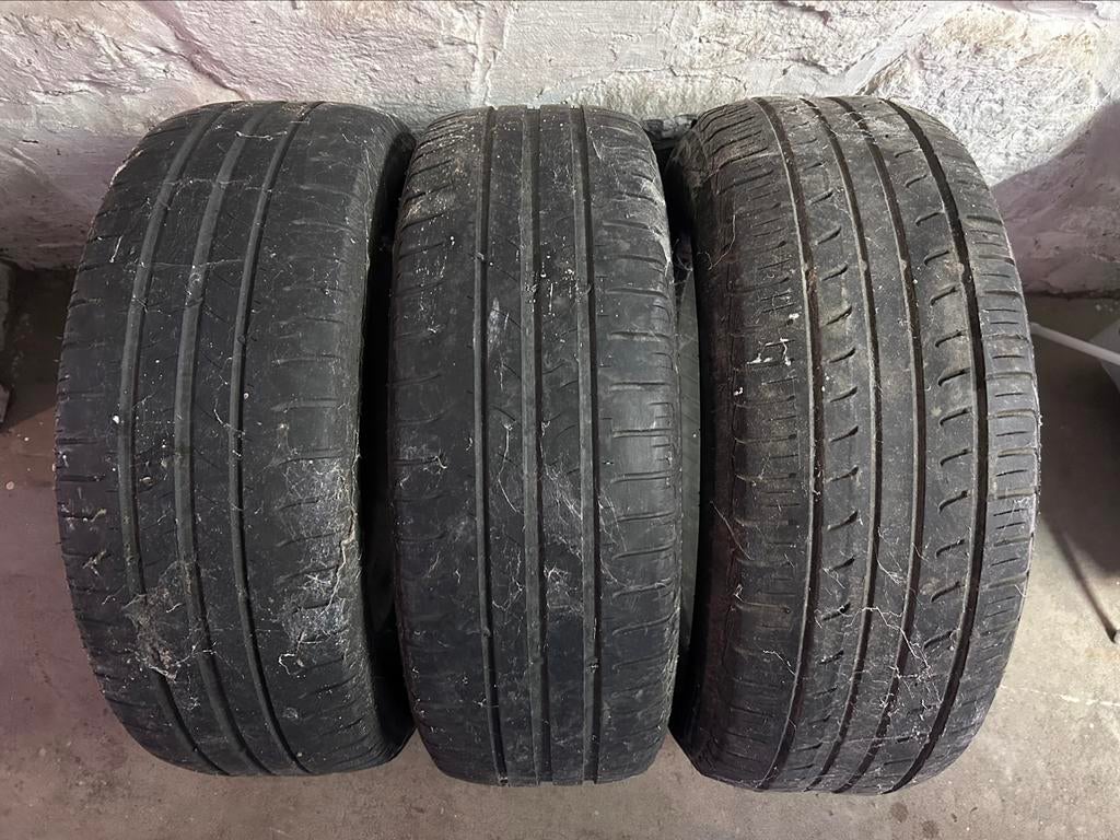 3 pneus voiture, Band(en)