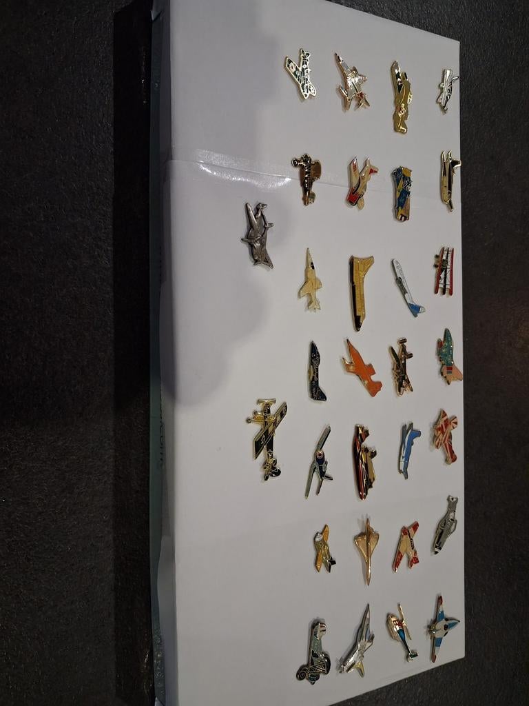 Lot de 30 pins, Enlèvement ou Envoi
