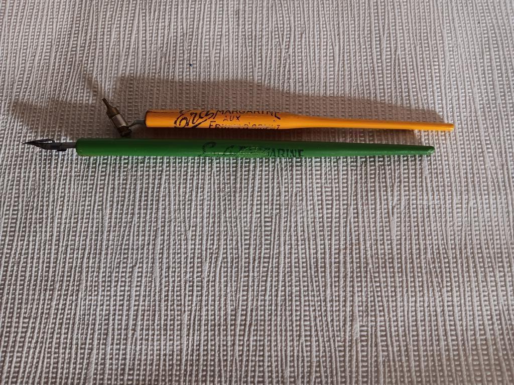 2 vieux stylos à encre à margarine ERA, Collections, Enlèvement ou Envoi, Utilisé, Ustensile