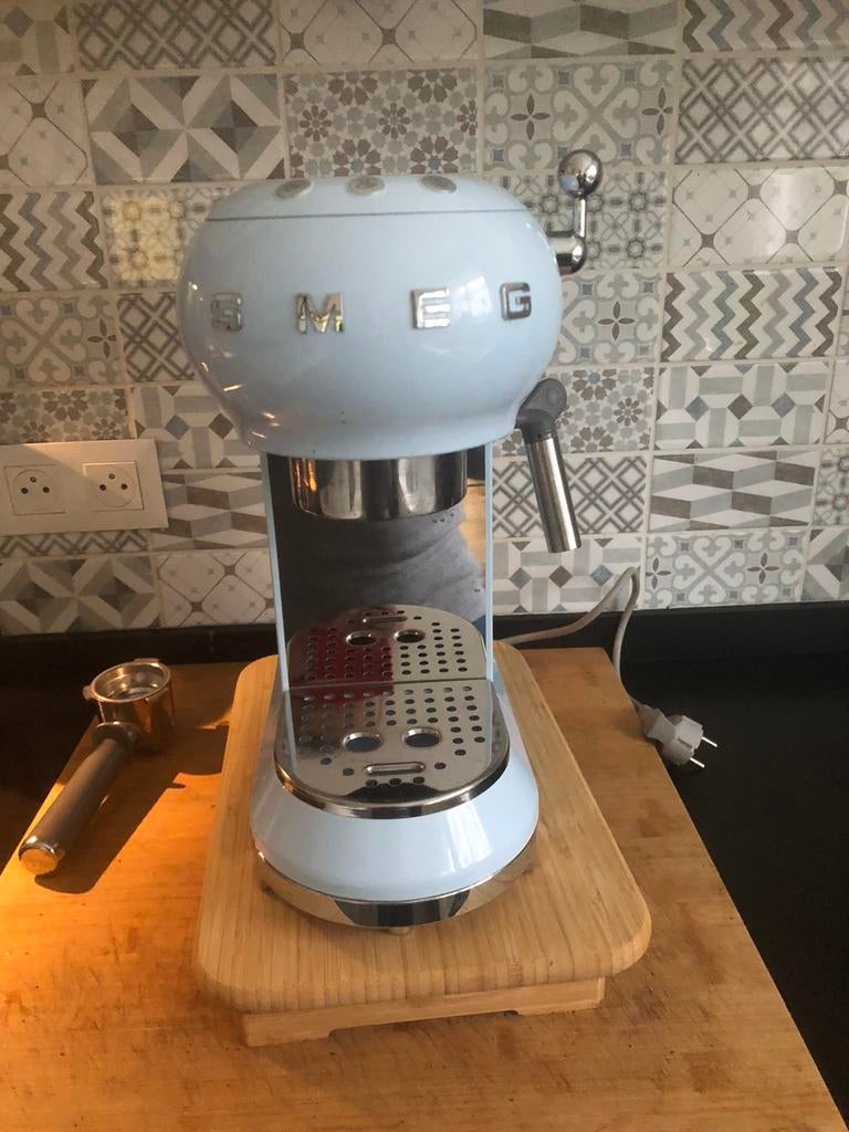 Cafetière Smeg bleu clair, Koffiemachine, Gemalen koffie, Zo goed als nieuw, 2 tot 4 kopjes