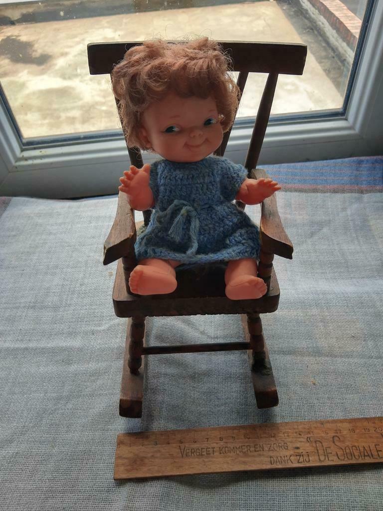 Poupée sur rocking chair, Enlèvement ou Envoi, Comme neuf