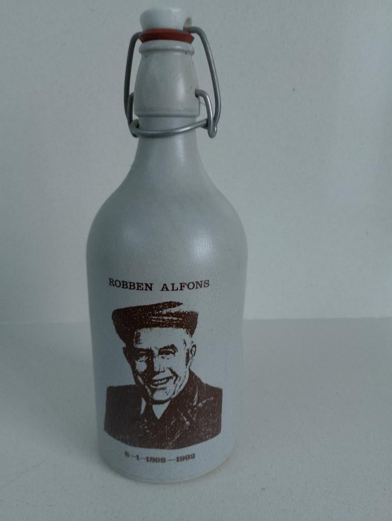 Robben Alfons Beerse : stenen fles, Verzamelen, Overige Verzamelen, Zo goed als nieuw, Ophalen of Verzenden