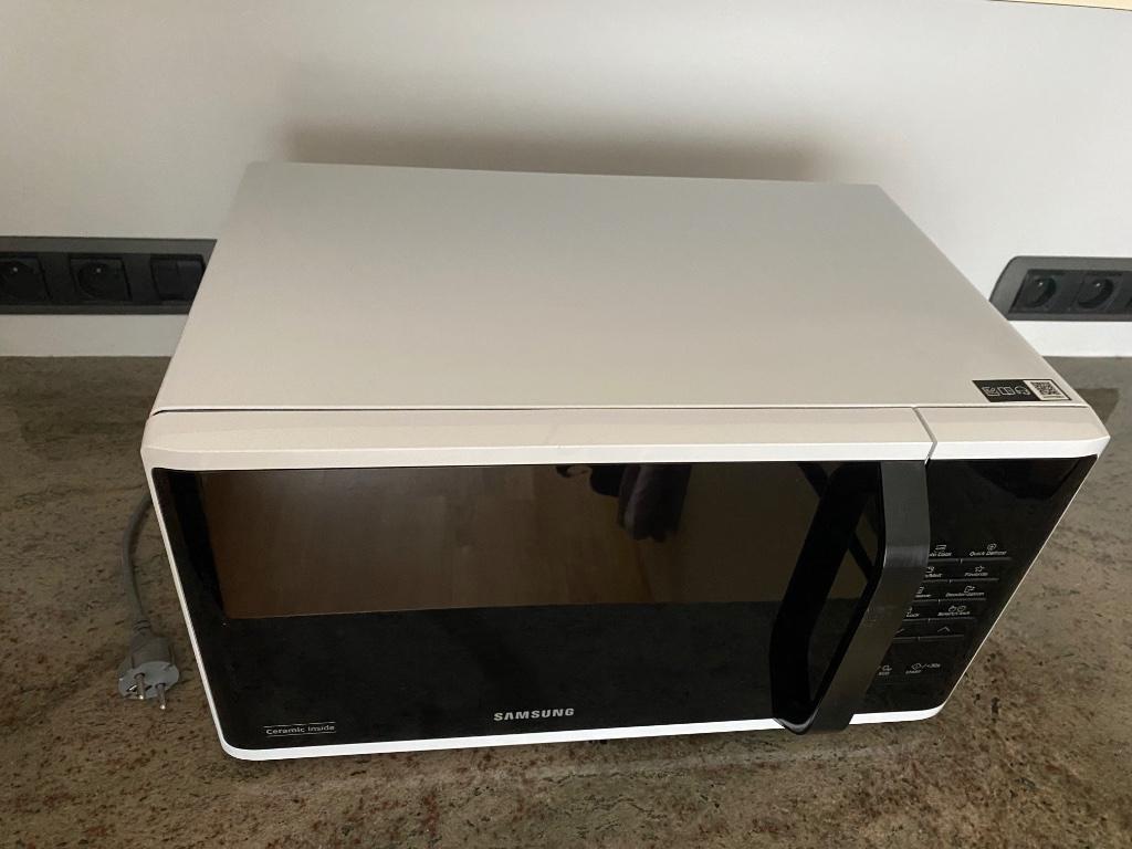 Microgolfoven Samsung wit, Elektronische apparatuur, Ophalen, Microgolfoven, Zo goed als nieuw, 45 tot 60 cm