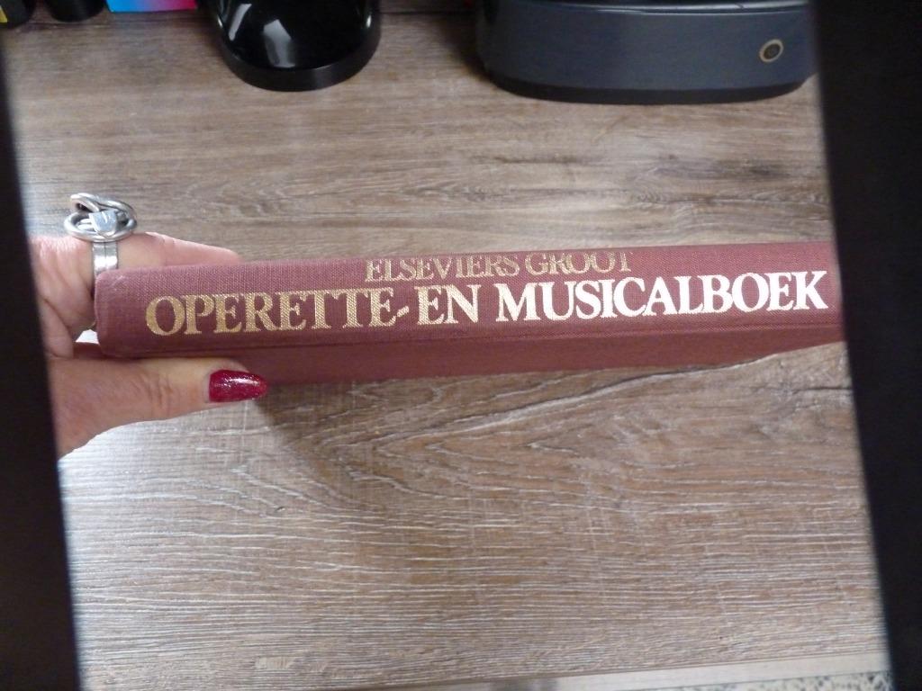 boek : Elseviers groot Operette- en musicalboek, Livres, Musique, Enlèvement ou Envoi, Utilisé, Genre ou Style