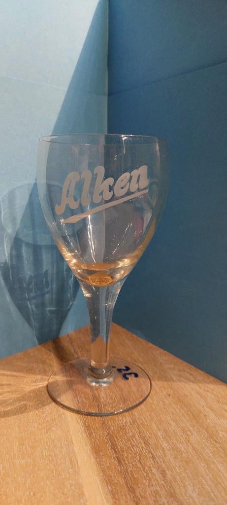 Verre à eau Cristal Alken à facettes sur socle, Collections, Marques de bière, Enlèvement ou Envoi