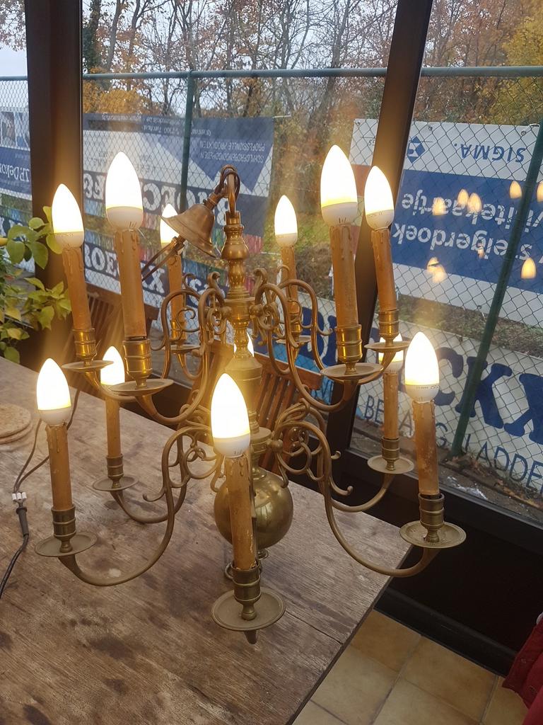 Antieke vergulde bronzen kroonluchter met 12 armen, Enlèvement, Utilisé, Métal, Renaissance stijl in verguld brons
