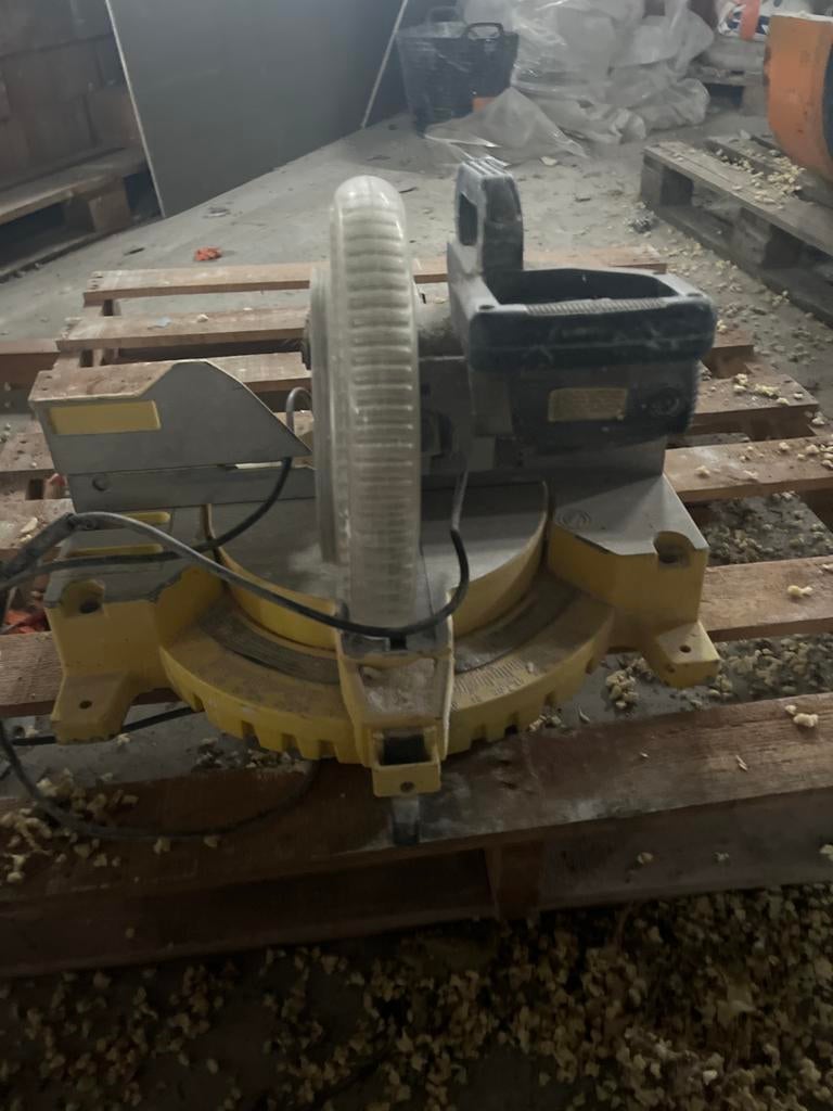 Powerplus 1800W Verstekzaag Ø255mm, Doe-het-zelf en Bouw, Ophalen, Gebruikt, Afkortzaag