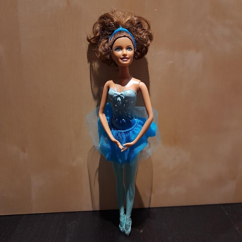 Barbie ballerina nieuwe staat, Verzamelen, Poppen, Ophalen of Verzenden, Zo goed als nieuw