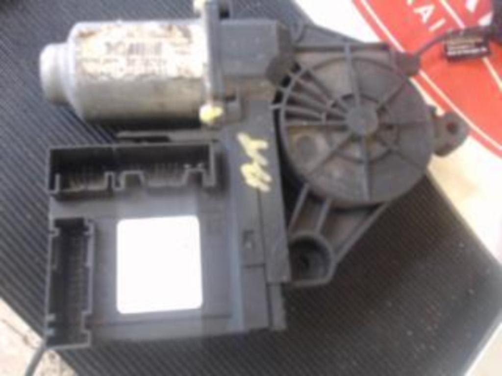 Moteur lève vitre avant gauche Skoda Fabia 2 2007-2010, Enlèvement ou Envoi, Utilisé, Skoda