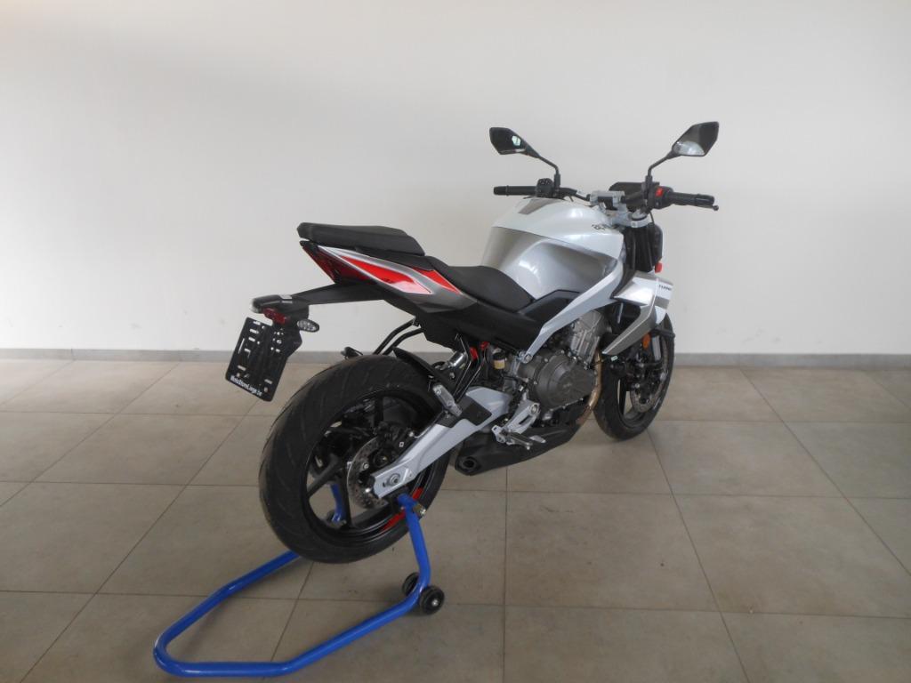Aprilia Tuono 457, Entreprise, 2 cylindres, 457 cm³, Permis Moto A2 minimum