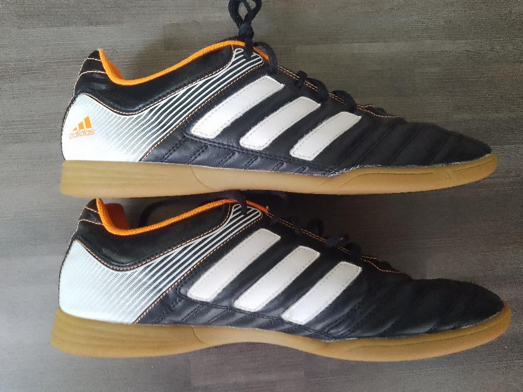 46 2/3 adidas zaalvoetbalschoenen nieuwstaat!, Sport en Fitness, Verzenden, Zo goed als nieuw, Schoenen