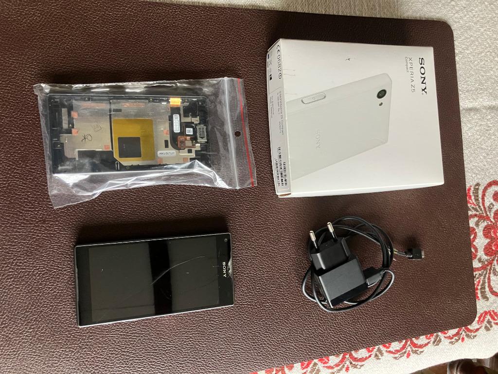 Sony Xperia Z5 Compact (voor onderdelen/reparatie), Gebruikt, Zwart, Touchscreen, Ophalen of Verzenden