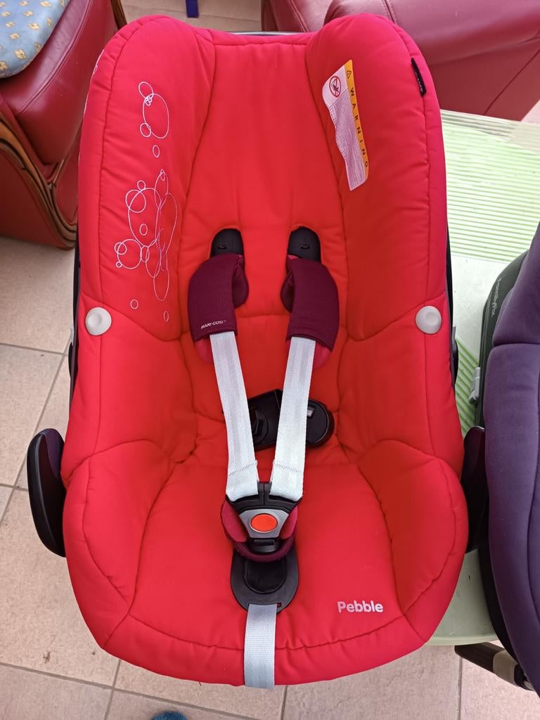 Maxi cosy Pebble en voetzaak, kleur rood, prima staat, Kinderen en Baby's, Kinderstoelen, Ophalen