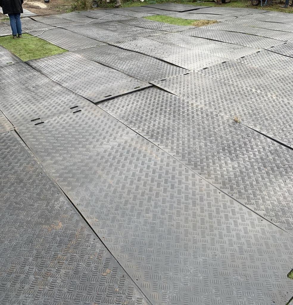 Eenmalige partij: 50 gebruikte kunststof rijplaten 300x100cm, Ophalen of Verzenden, Zo goed als nieuw