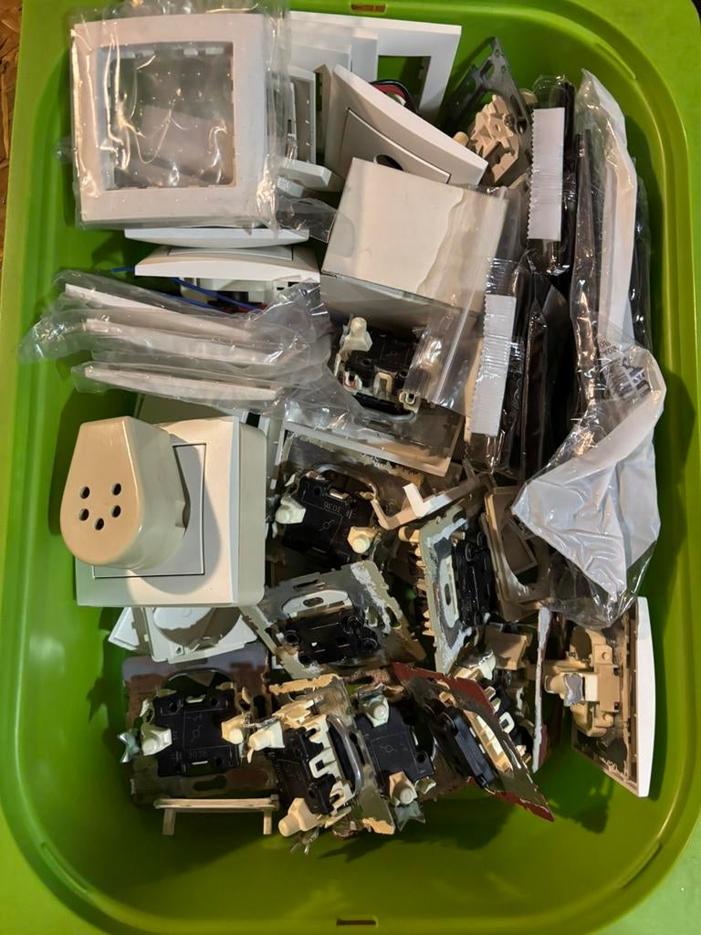 Schakelmateriaal Berker met afdekplaten, Ophalen of Verzenden, Zo goed als nieuw