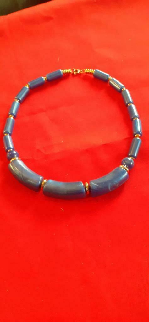 Collier ras de cou synthétique bleu, Ophalen of Verzenden, Zo goed als nieuw, Blauw, Kunststof
