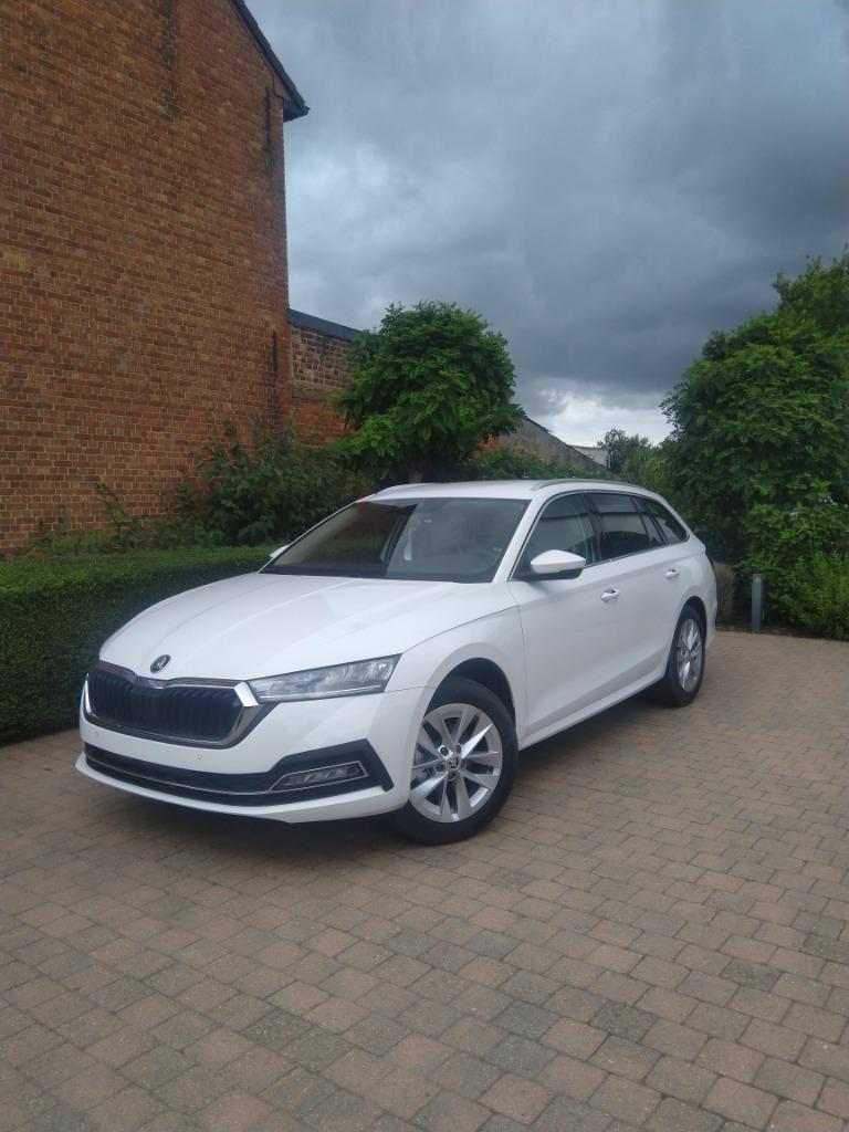 voiture, Autos, Skoda, Achat, Entreprise, Carnet d'entretien, 5 portes