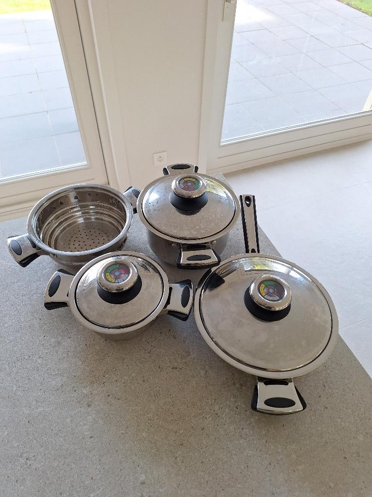Exclusive line: 2 potten/1 pan/1 pasta vergiet/3 deksels, Ophalen, Inox, Gebruikt, Pannenset