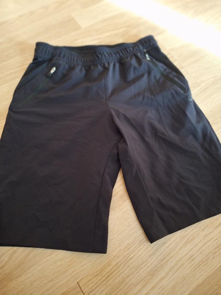 Short 152 decathlon, Kinderen en Baby's, Kinderkleding | Maat 152, Gebruikt, Sport- of Zwemkleding, Decathlon, Ophalen of Verzenden