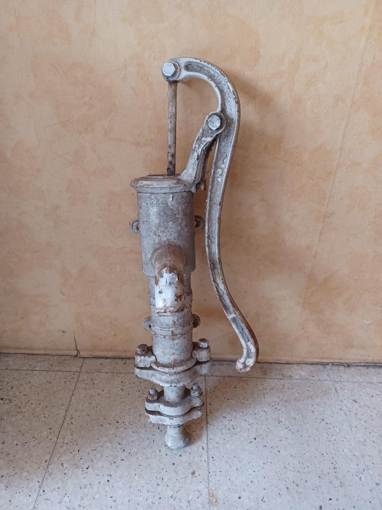 Waterpomp antiek, Enlèvement, Utilisé