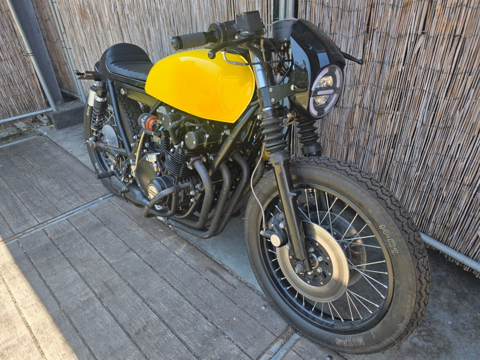 Suzuki GS550 Café Racer, Particulier